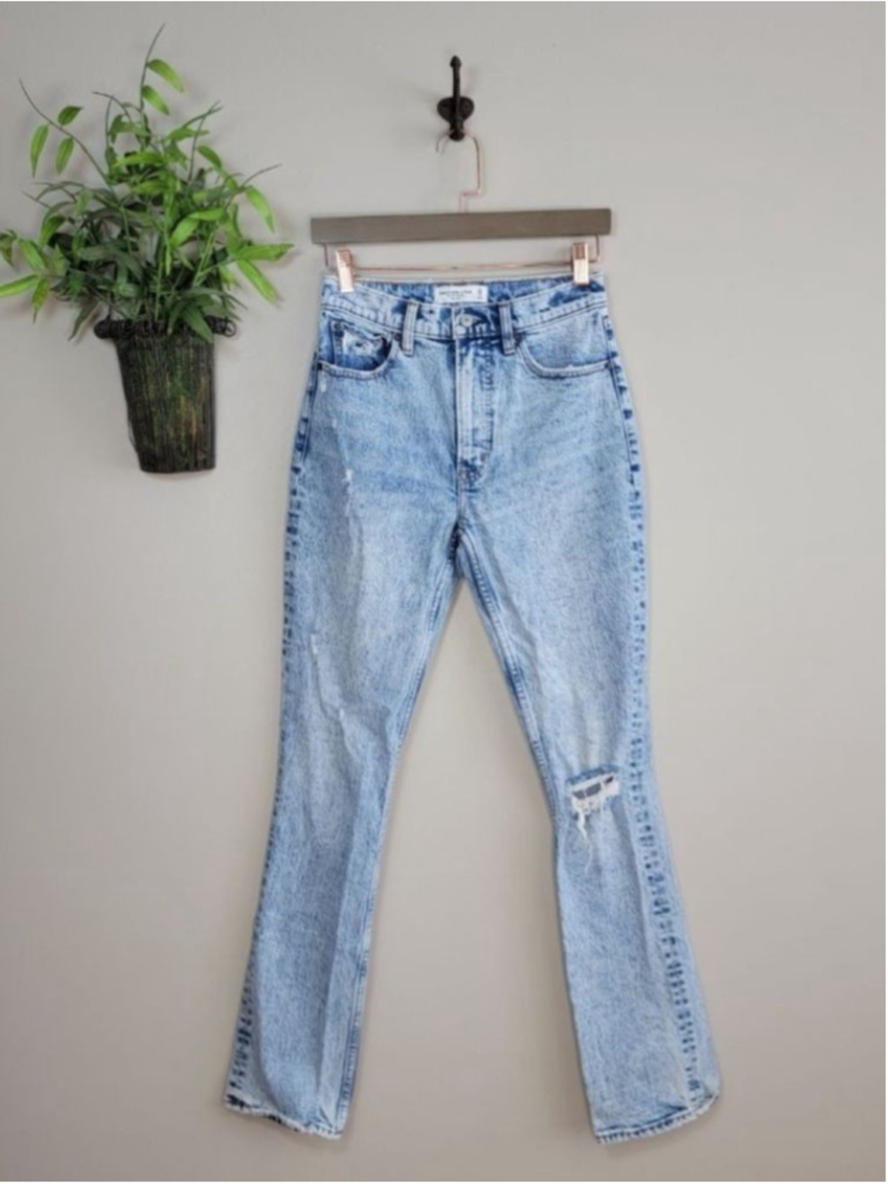 AF 2 Abercrombie & Fitch The 90s Skinny High Rise Jeans Light Acid Wash Distress